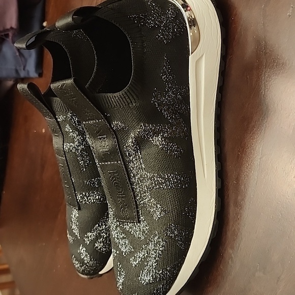 Michael Kors Bodie Metallic Logo Knit Slip-On Trainer sz 6m - Picture 2 of 8